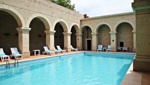 Les Bains du Castel : un havre de bien-être au cœur d’un cadre spectaculaire