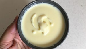 Tirokafteri : l'onctueuse crème de feta épicée, un voyage aux saveurs ensoleillées de Grèce